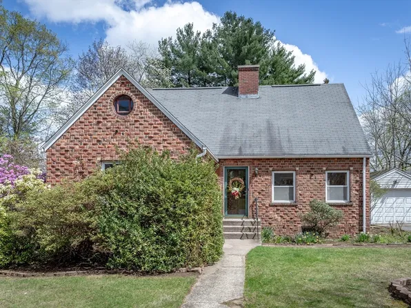 16 Queen St, Holyoke, MA 01040