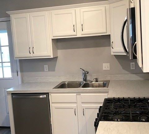 5th image of 5449 Hawthorne Ave