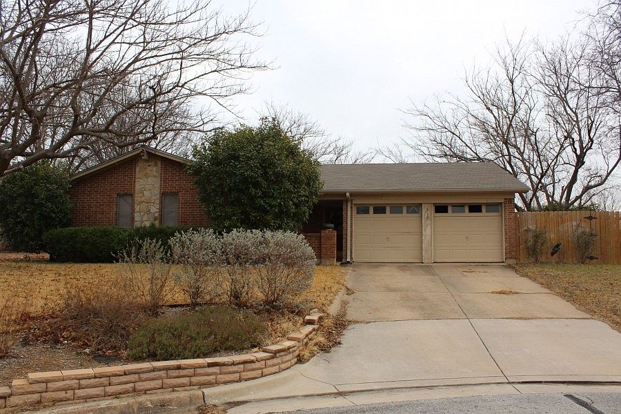 1st image of 912 Moorhead Ct