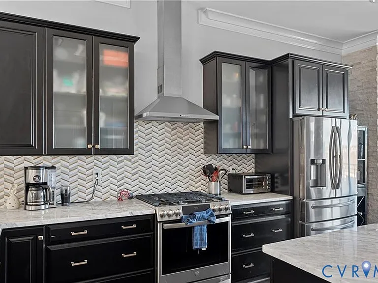 444 W 6th St — Photo 9