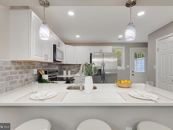 5th image of 1258 Cape Saint Claire Rd