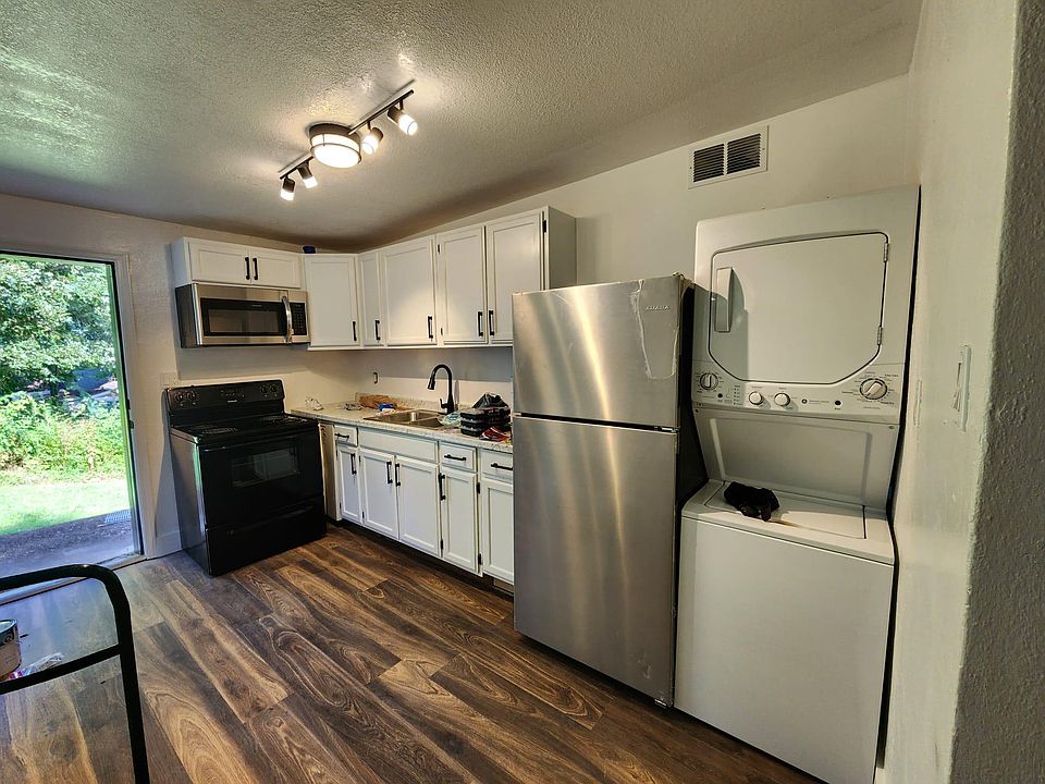 1st image of 1304 Spears Ave