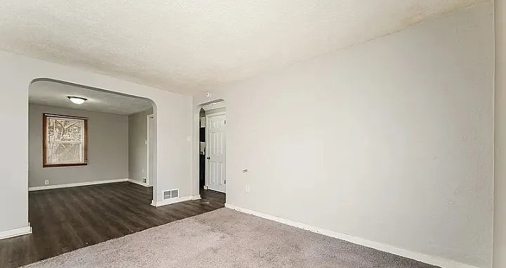 Lee Dr — Photo 1