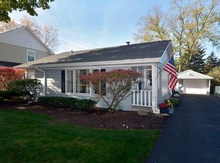 114 N Eastwood Ave, Mount Prospect, IL 60056