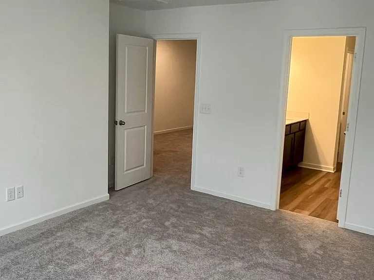 2111 Regal Dr — Photo 11