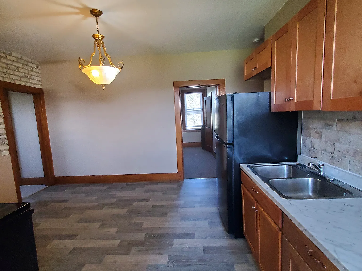 1610 Osborne St — Photo 3