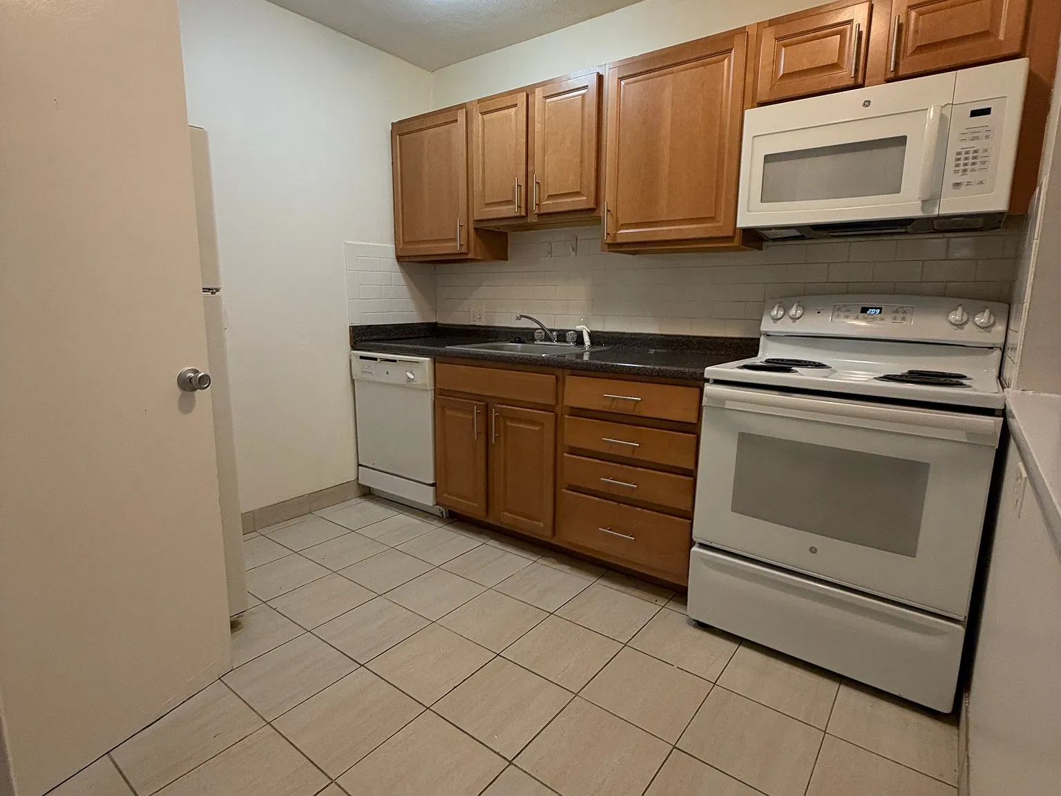 1 bed, $2,200 — Photo 3