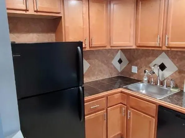 1460 Fairlane Dr, Schaumburg, IL