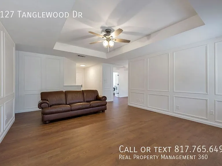 2127 Tanglewood Dr — Photo 4