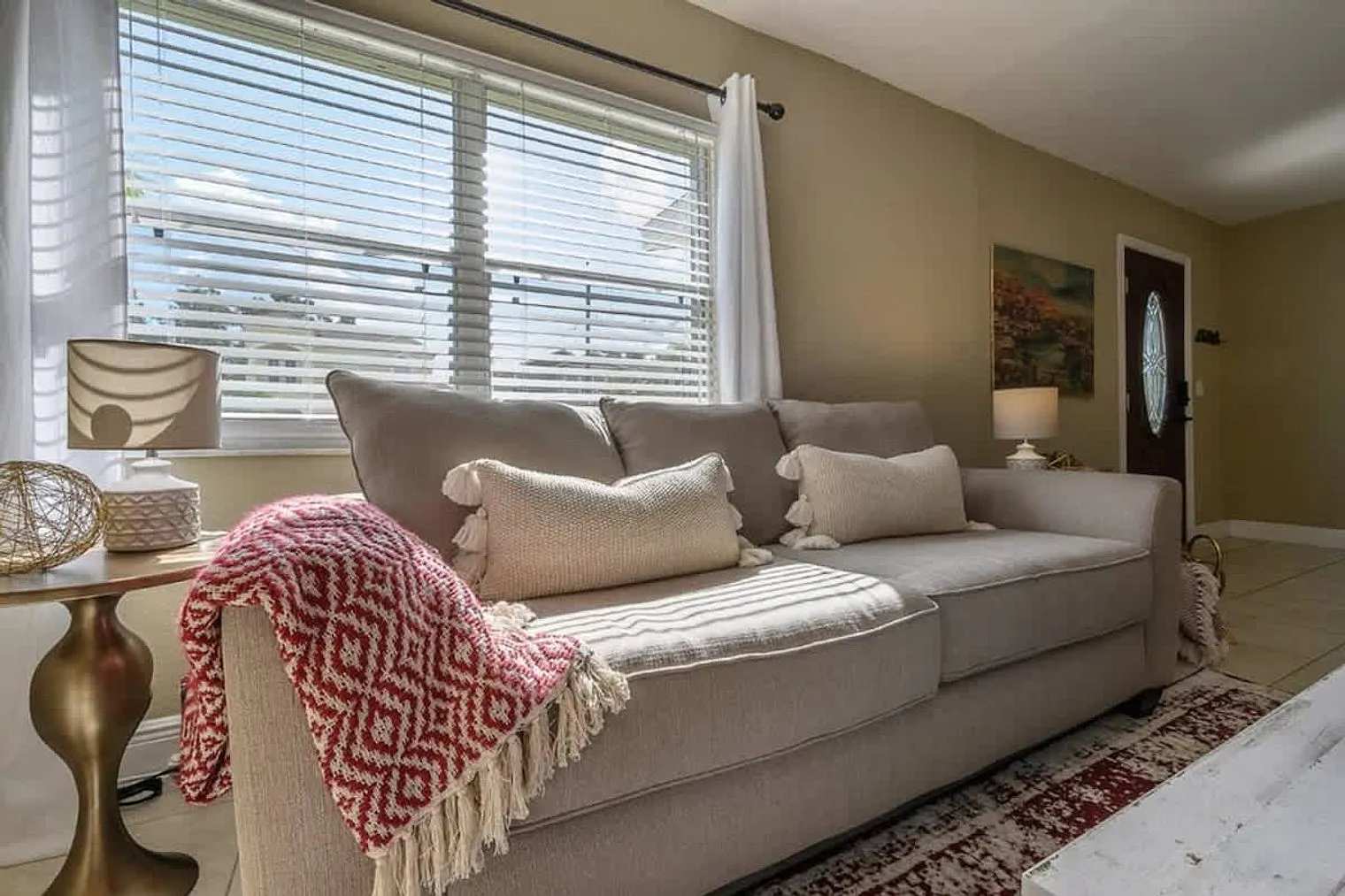 3 bed, 2.0 bath, $4,027 — Photo 4