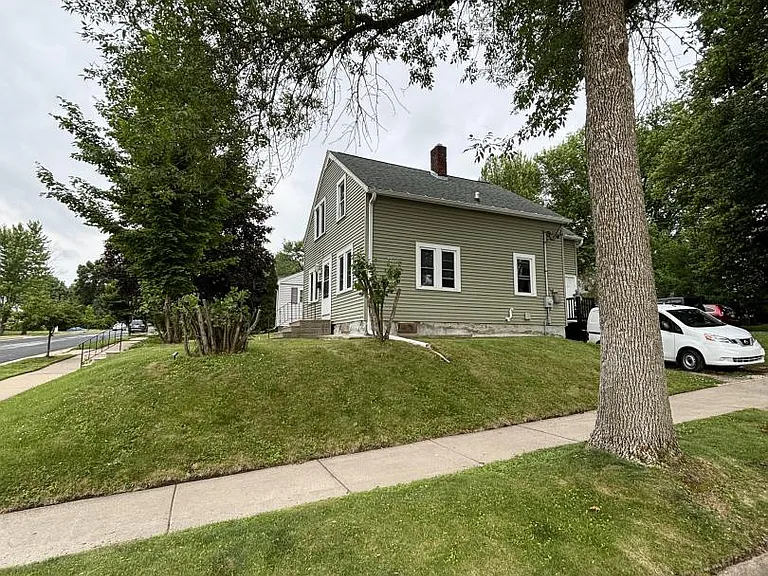 230 N 10th Ave — Photo 1