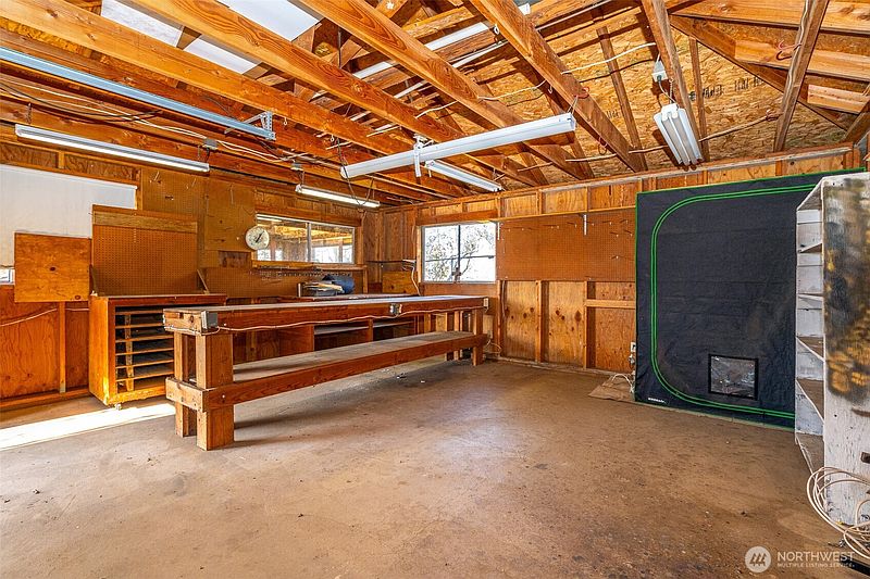 5th image of 1428 SW Grandview Avenue