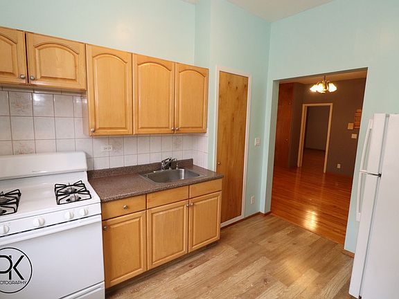 3rd image of 182 Kingsland Ave #2A