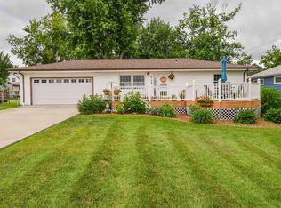 913 E 4th St, Garretson, SD 57030