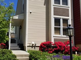 11956 Hollowwind Ct, Reston, VA 20194