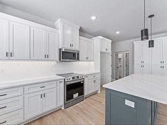 4th image of 6 Moniave Ln