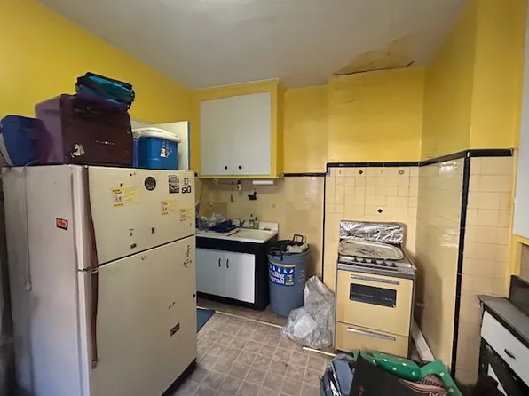 25 Van Dam Street image 14 of 22