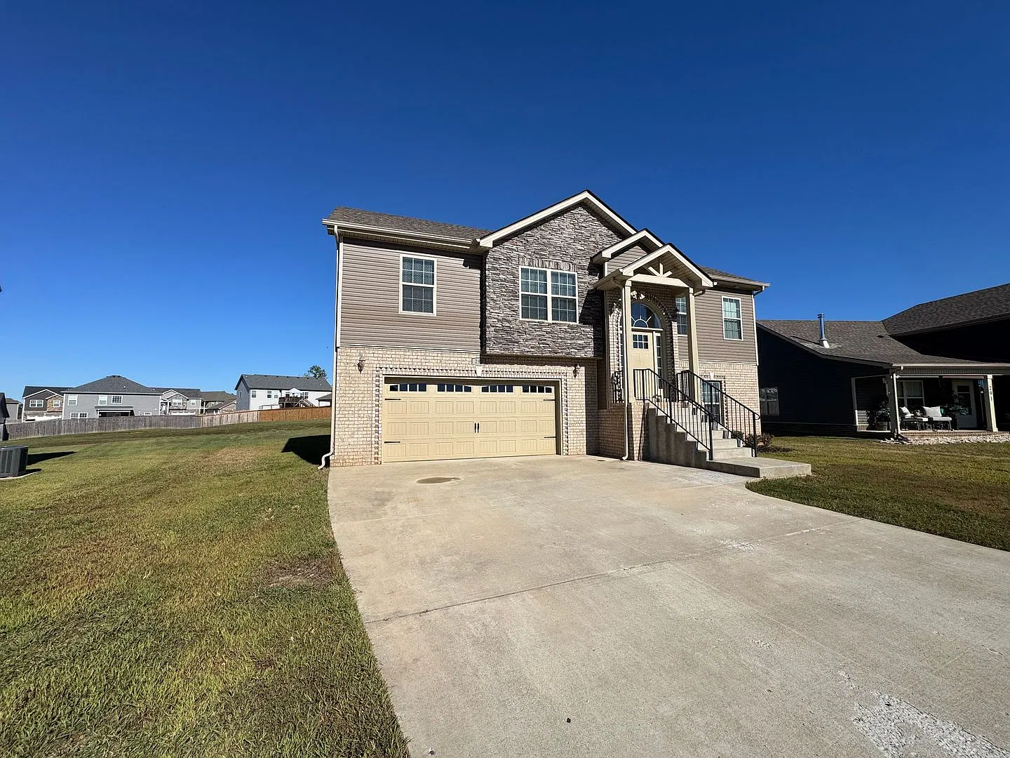 Gorgeous 4 Bedroom Home! — Photo 4