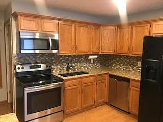 3 bed, 925 sqft, $2,200 — Photo 4
