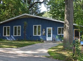 15703 Chestnut Ln, Spring Lake, MI 49456