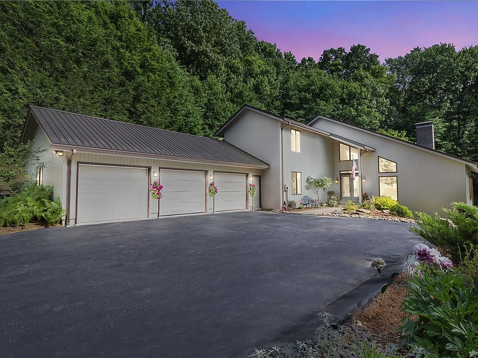 1st image of 30 Croyhill Dr