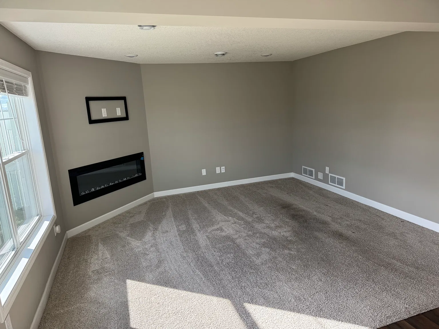 3 bed, 2.5 bath, 1823 sqft, $2,700 — Photo 3
