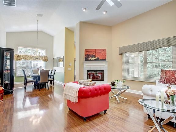 5th image of 627 Stockbridge Dr