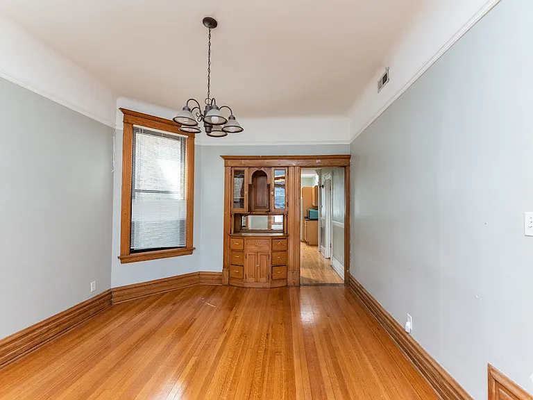 907 W Addison St #2 — Photo 5