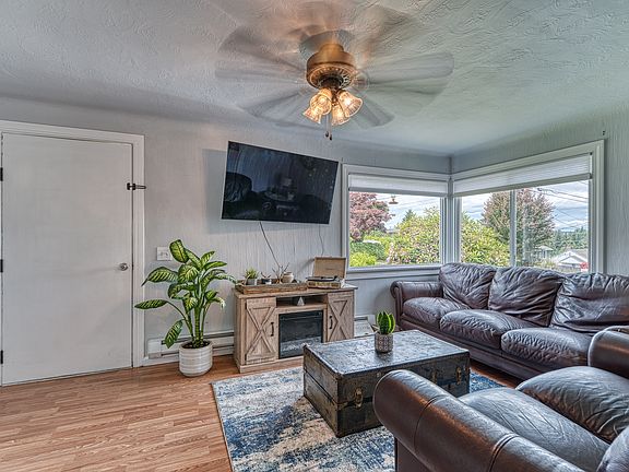 5th image of 618 N Charlotte Ave