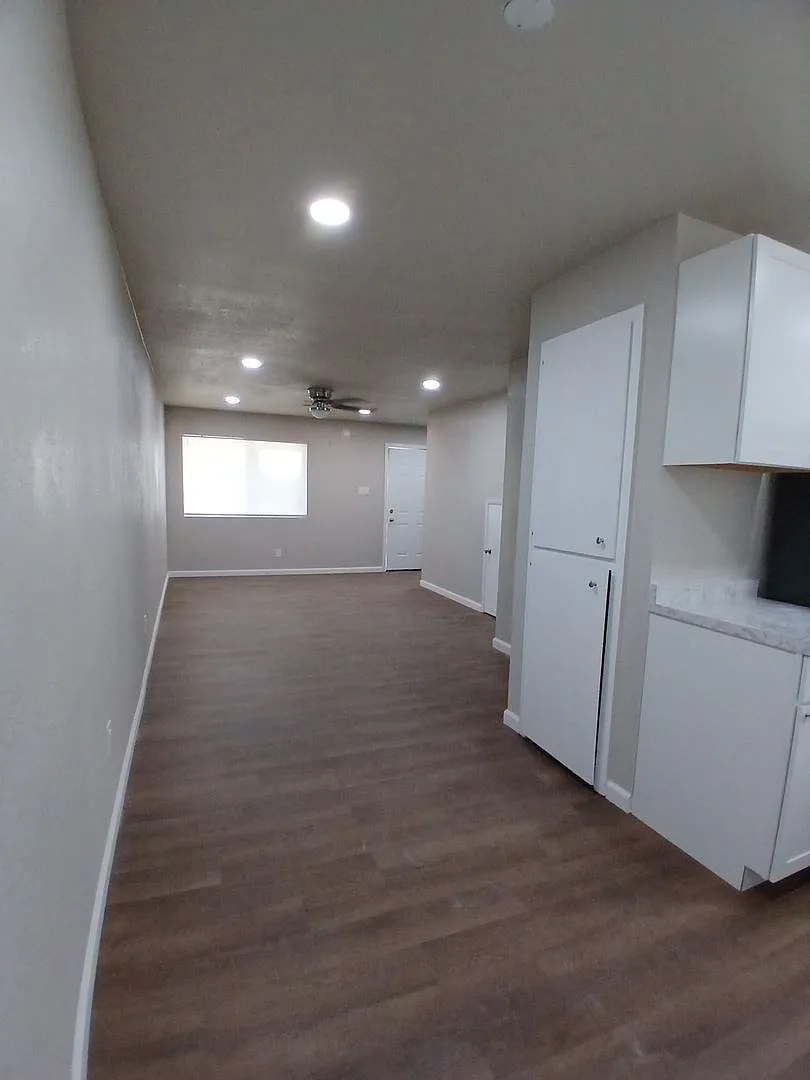 305 N Lake Ave — Photo 3