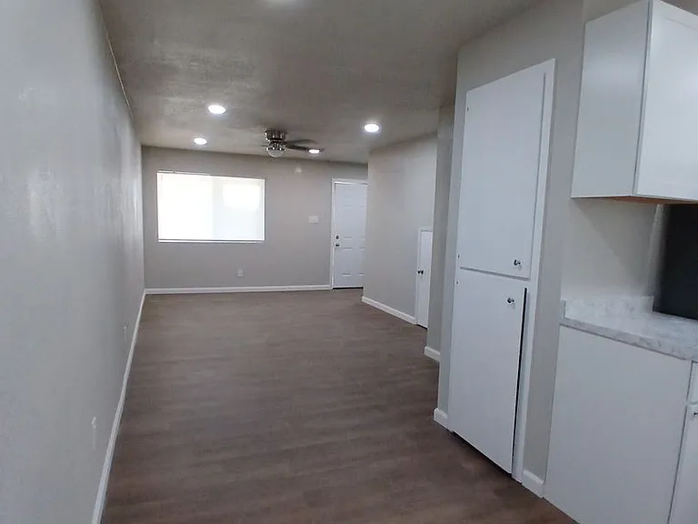 305 N Lake Ave — Photo 3