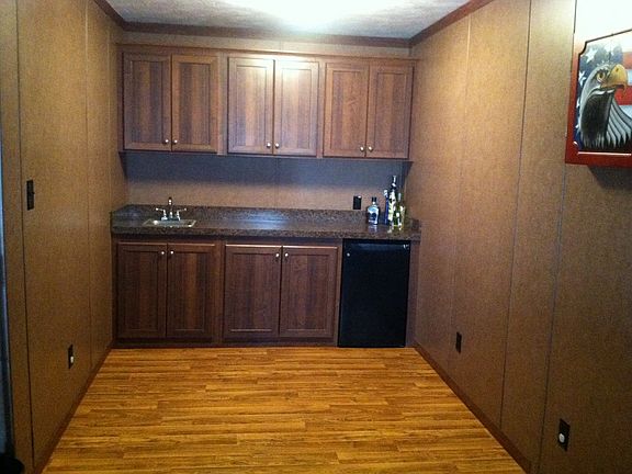 Wet bar/bonus area