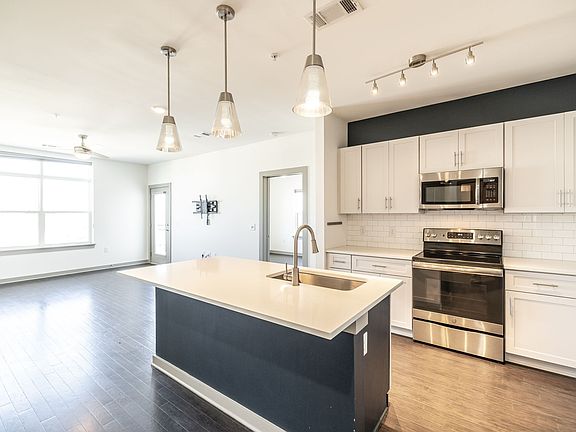 3rd image of 1638 54th Ave N #306