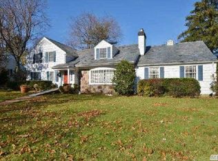 67 Vanderlyn Dr, Manhasset, NY 11030