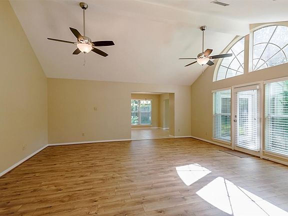 5th image of 4215 Villa Hill Dr