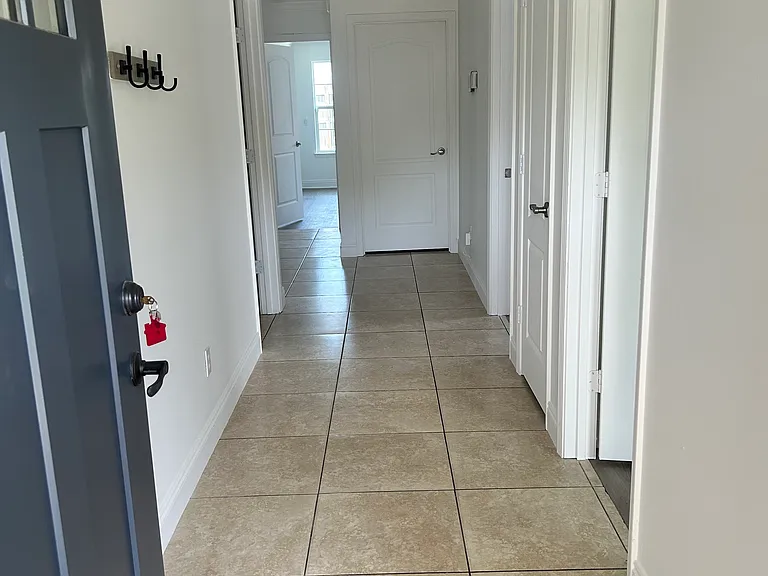 606 Diamonte Cir — Photo 2