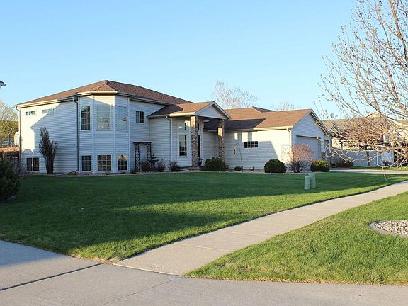 4th image of 1080 Parkway Ln