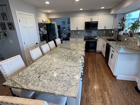 5th image of 9787 Spring Hill Ln