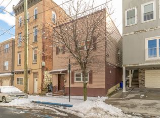 3 68th St, Guttenberg, NJ 07093