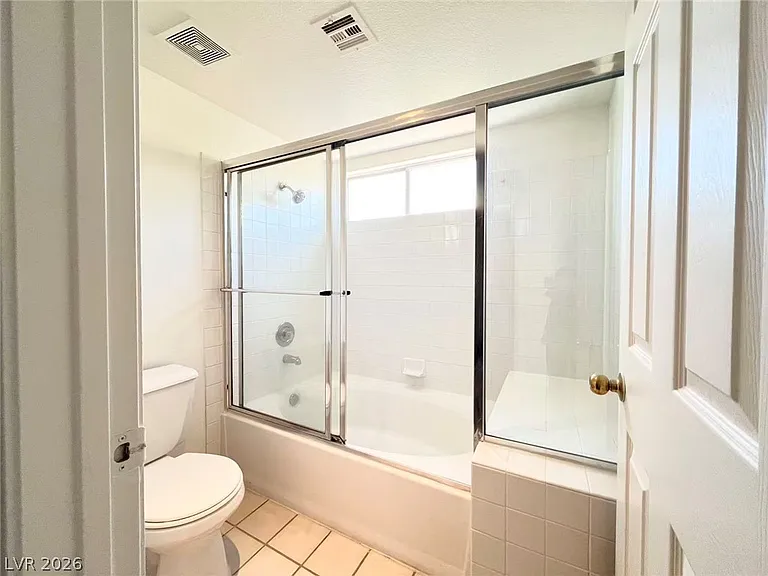 8284 W Rochelle Ave — Photo 26