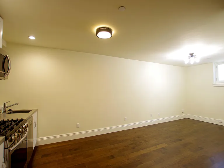 1674 Filbert St #7 — Photo 3