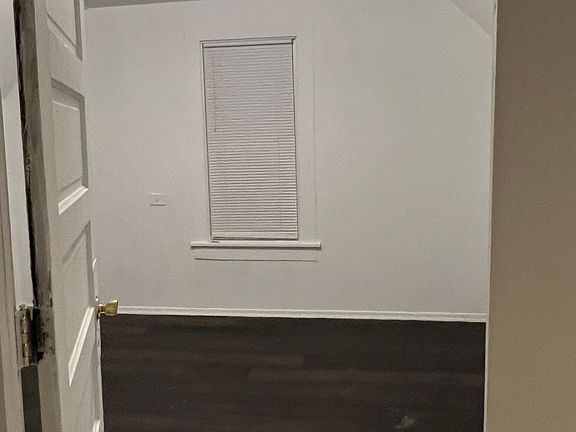3rd image of 301 N Railroad Ave