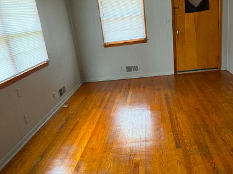 3420 S Oxford Ave — Photo 2