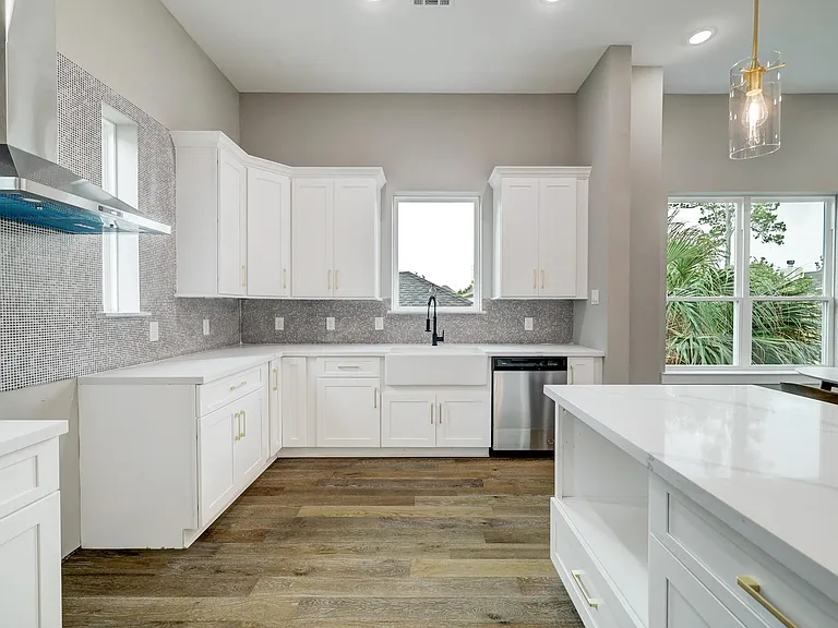 1411 W 23rd St — Photo 16