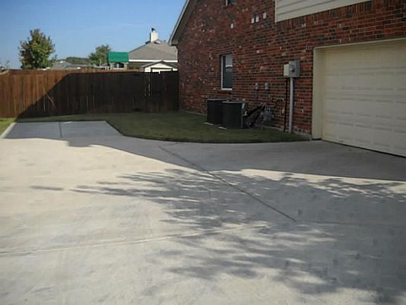 3rd image of 2105 Belmont Park Dr