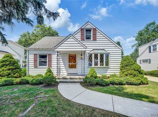44 Emerald Dr, West Seneca, NY 14224