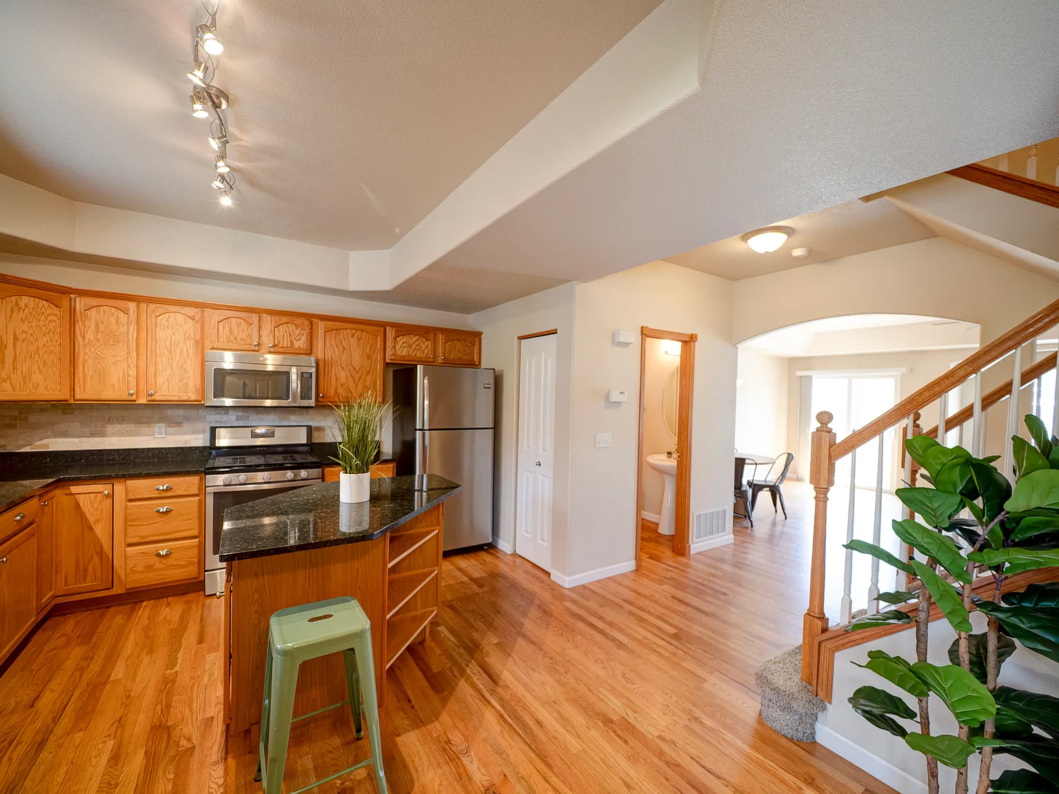 3 bed, 2.5 bath, 1685 sqft, $2,000 — Photo 3