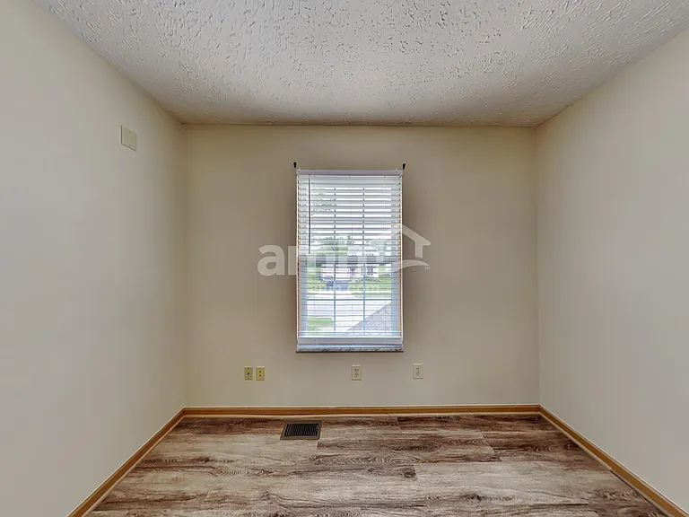 6870 Laburnum Dr — Photo 16