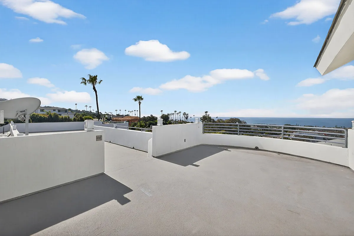 Building Photo - 6706 Avenida Manana