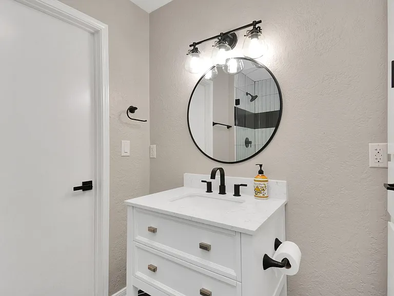 10550 Emnora Ln — Photo 17